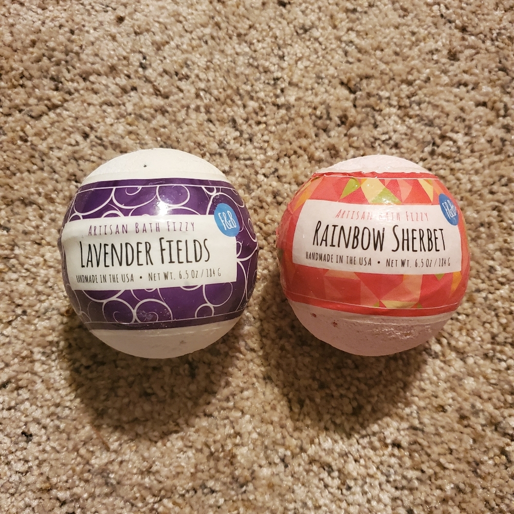 2 Fizz and Bubble Bath Bombs
